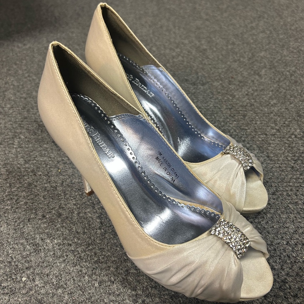 Wedding shoes from David’s Bridal in size 9